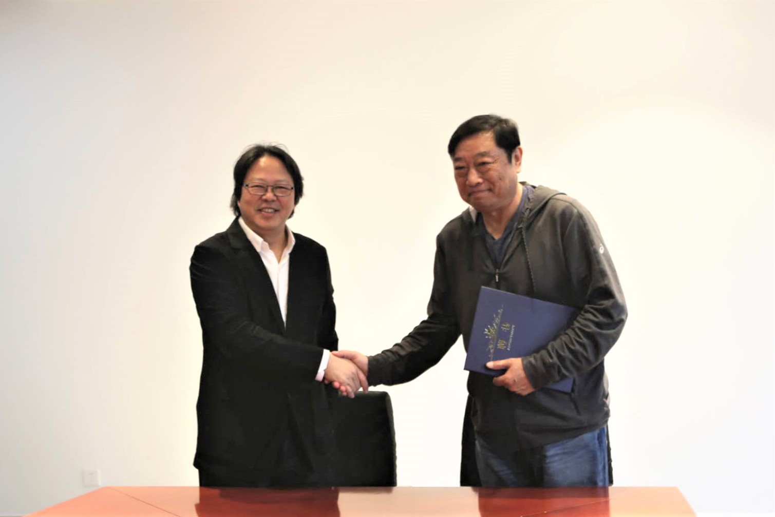 集團(tuán)與山藝聯(lián)合辦學(xué)新進(jìn)展:電影學(xué)院新聘院長(zhǎng)書記到崗上任 集團(tuán)與山藝聯(lián)合辦學(xué)新進(jìn)展:電影學(xué)院新聘院長(zhǎng)書記到崗上任