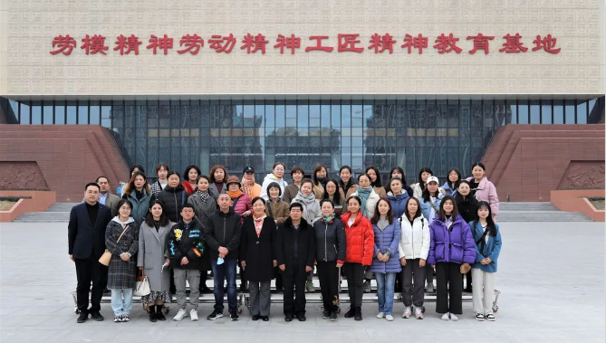 學(xué)習(xí)勞模先進事跡 弘揚民族工匠精神