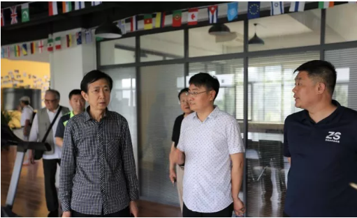 山影集團退休干部一行參觀星工坊